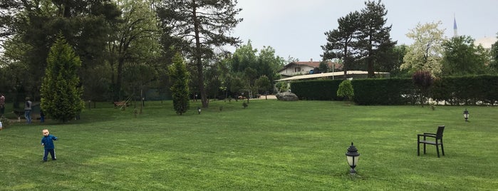 Mini Golf Sahası is one of Tempat yang Disukai Emre.