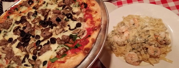 Dave's Italian Kitchen is one of Mark : понравившиеся места.