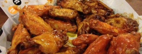 Buffalo Wild Wings is one of Mikeさんのお気に入りスポット.