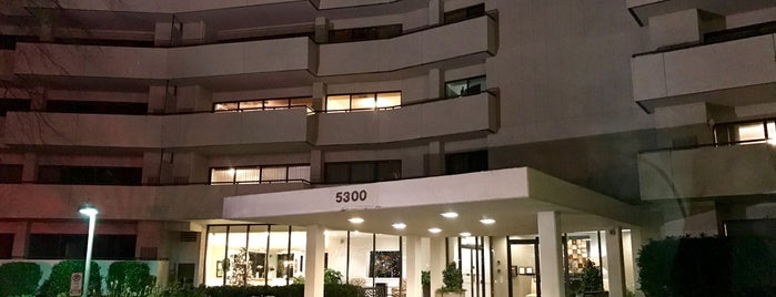 The Carlyle House Condominiums is one of Terri'nin Beğendiği Mekanlar.