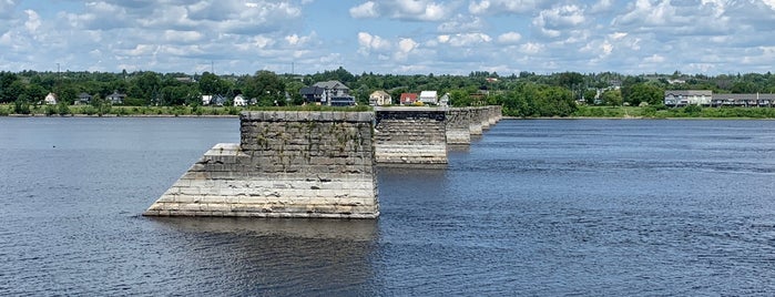 Fredericton is one of Lieux qui ont plu à J.