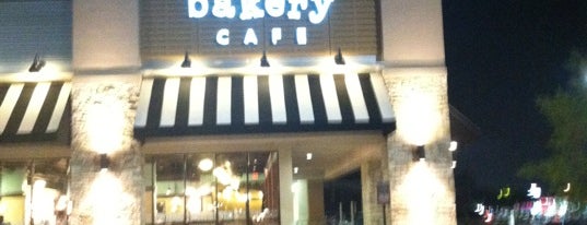 Corner Bakery Cafe is one of Tempat yang Disukai Dy.