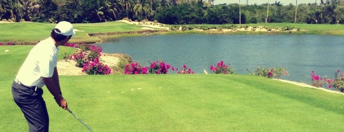 Turtle Dunes Country Club is one of Orte, die Victor gefallen.