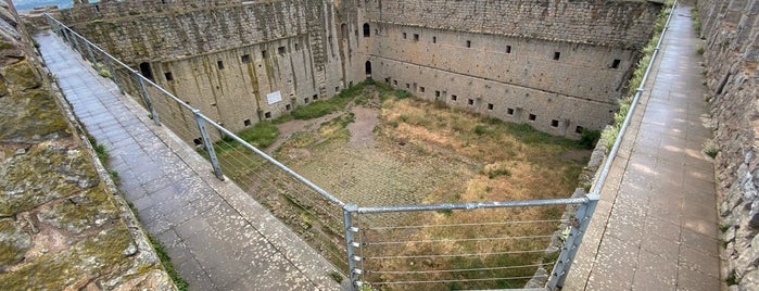 Castillo de Montgrí is one of Vacances palafrugel.