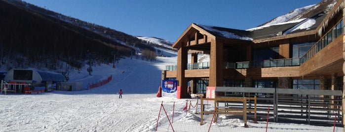 云顶乐园 Genting Secret Garden Ski Resort is one of Ski & Snowboard China 滑雪和单板滑雪中国.