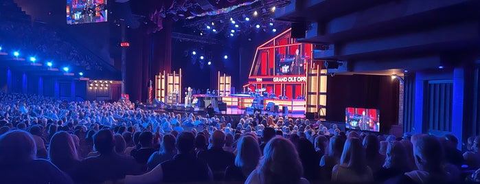Grand Ole Opry House is one of Lugares favoritos de Debra.