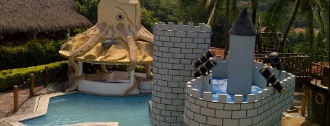 Hotel Vista Playa De Oro Manzanillo is one of Posti che sono piaciuti a Heidi.