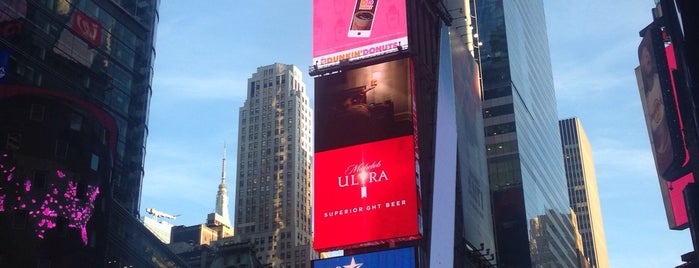 Times Square is one of Tempat yang Disukai Booie.