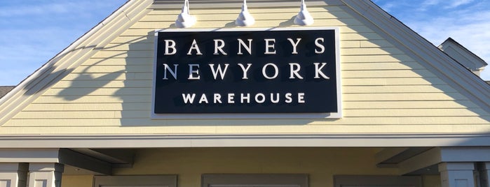 Barneys New York Warehouse is one of Woodbury Commons.