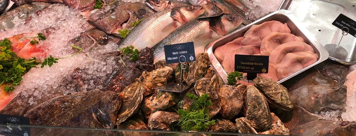 Ashton's Fishmongers is one of Stalls in Cardiff Market.