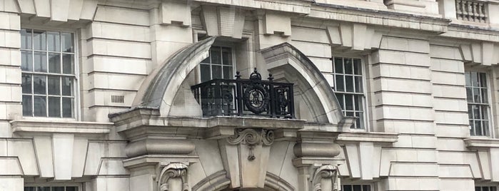 The Whitehall is one of สถานที่ที่บันทึกไว้ของ Martins.