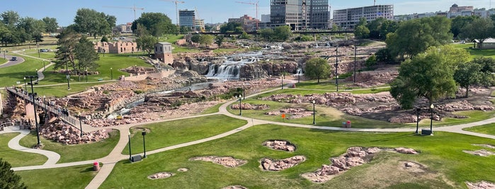 Falls Park Observation Tower is one of Sioux Falls.