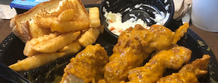 Zaxby's Chicken Fingers & Buffalo Wings is one of Lieux qui ont plu à Chuck.