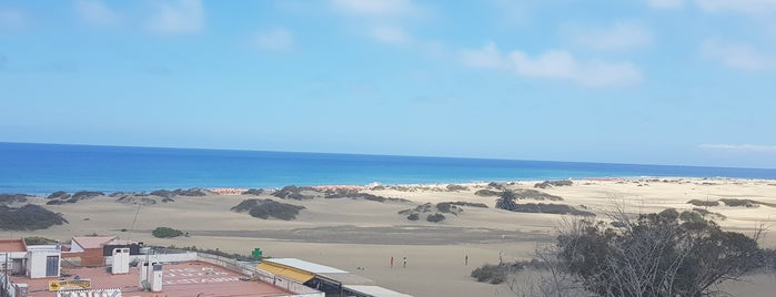 Playa del Inglés Beach is one of Nina’s Liked Places.