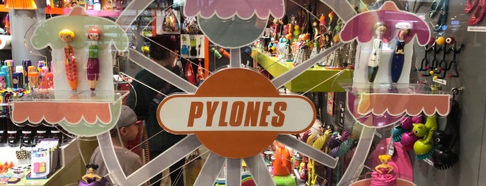 Pylones is one of 香港焼瓶.