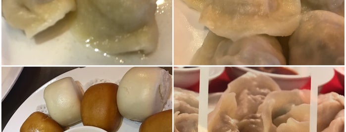 老边饺子 Laobian Dumplings is one of Locais curtidos por Matt.