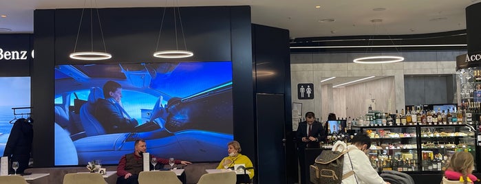 Mercedes-Benz Cafe is one of Posti che sono piaciuti a Veljanova🦊.