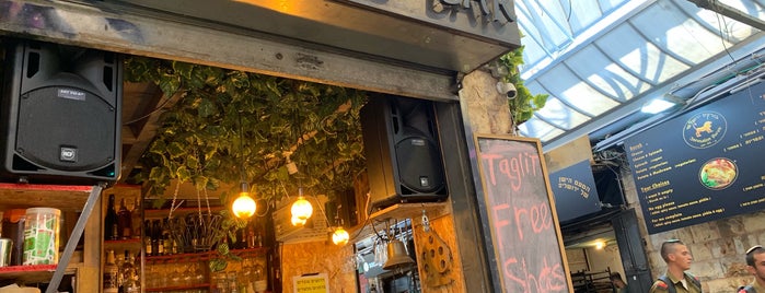 A Buddy’s Bar is one of Orte, die Carl gefallen.