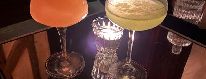 Experimental Cocktail Club is one of Paris la nuit.
