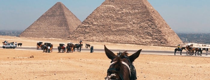 Giza Necropolis is one of Lugares favoritos de Ken.