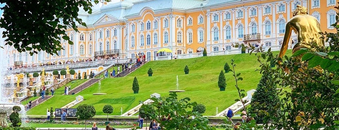 Peterhof Museum Reserve is one of Oksanaさんのお気に入りスポット.