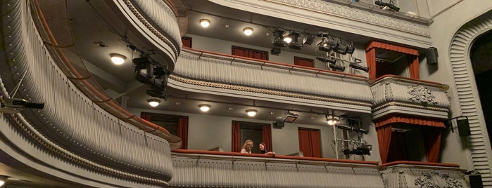 Театр наций is one of Lugares favoritos de Oksana.