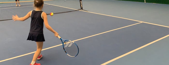 Академия тенниса Александра Островского is one of Lugares favoritos de Oksana.