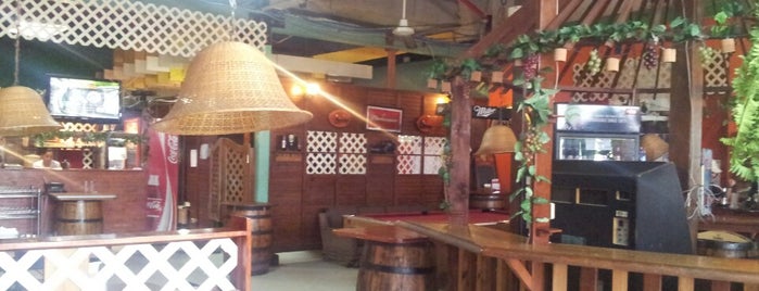 Lum's Restaurante y Bar is one of Los bares mejores puntuados. SEPTIEMBRE.