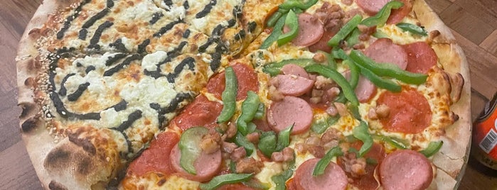 Pizzas a la Leña Sorrento is one of Posti che sono piaciuti a Sergio.