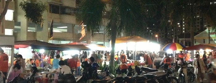 Kheng Tian Friday Night Flea Market (Pasar Malam) is one of Night Markets in Penang.