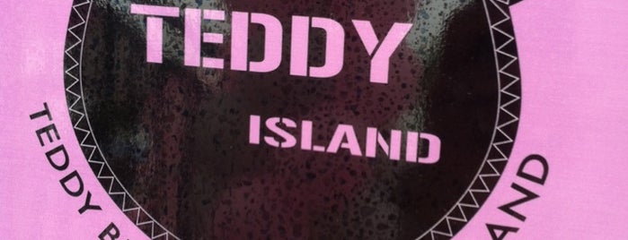 Teddy Island is one of Pupae: сохраненные места.