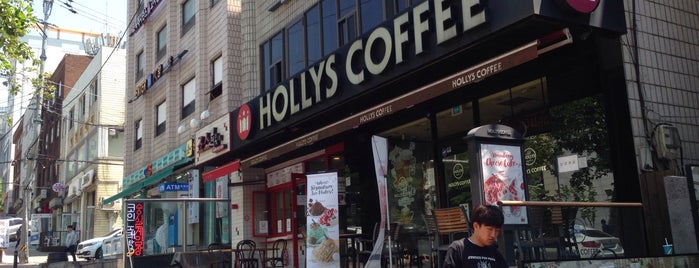 HOLLYS COFFEE is one of HOLLYS COFFEE 서울.