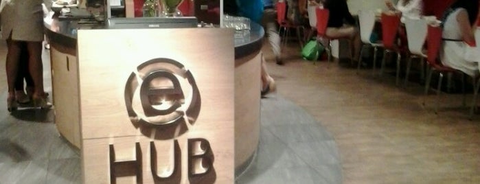Hub Bar is one of Lugares favoritos de Anton.