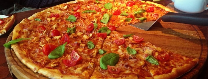 Trattoria Chili Pizza is one of Posti salvati di Lily.