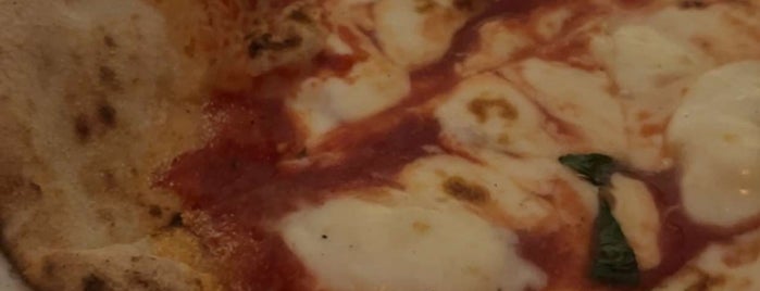 Cecconi’s Pizza Bar is one of Posti che sono piaciuti a Grant.