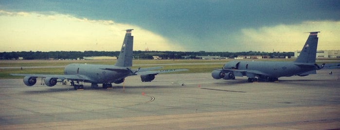 Lincoln Air/Army Guard Base is one of Regular places.