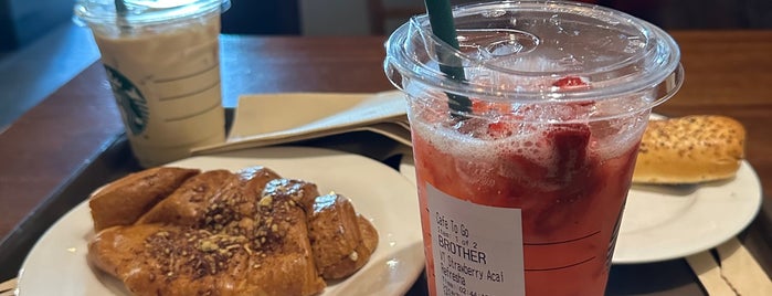 Starbucks is one of Locais curtidos por Jeddawe_minoon.