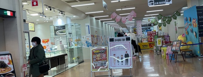 アピタ 桑名店 is one of 四日市に住んでた時に行ってた店.
