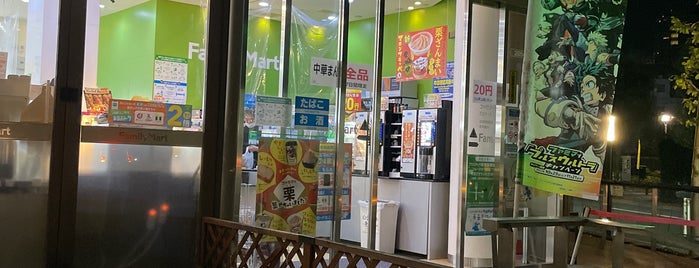 FamilyMart is one of コンビニ.