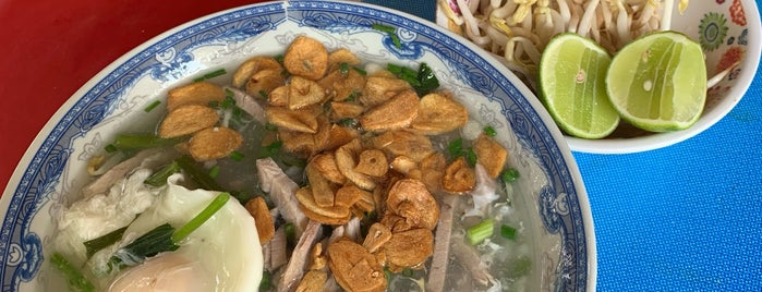 Xieng Thong Noodle Soup is one of สถานที่ที่ Alyssa ถูกใจ.