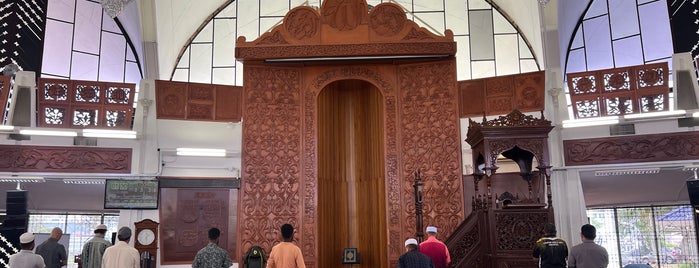 Masjid Negeri is one of Masjid & Surau #5.