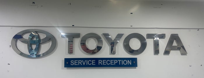 Toyota Service Centre is one of Locais curtidos por Atif.