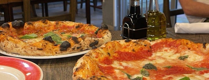 La Leggenda Pizzeria is one of Tempat yang Disukai Ana Carolina.