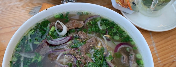 Wat Dat Phở is one of Locais curtidos por Josh.