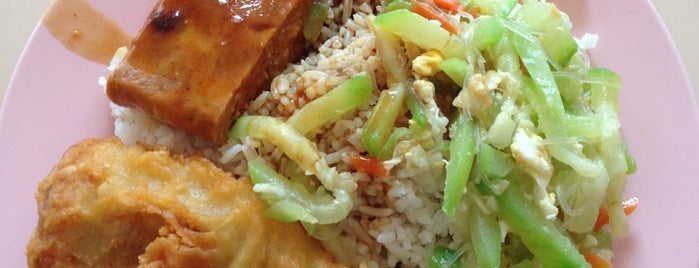 Xing Long Cooked Food is one of Micheenli Guide: Popular Economy Rice In Singapore.