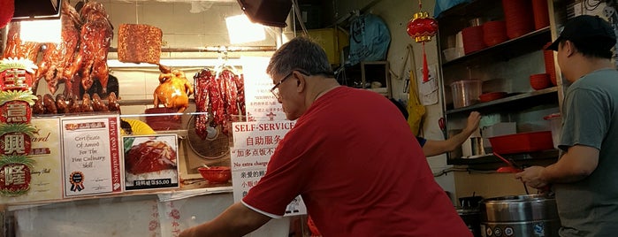136 Hongkong Street Fish Head Steamboat is one of 🍜 好吃!.