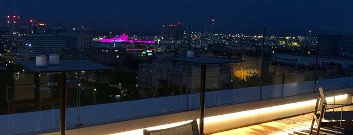 Aurora Rooftop Bar is one of Tempat yang Disimpan Özlem.