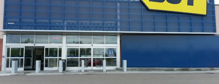 Best Buy is one of สถานที่ที่ Jeremy ถูกใจ.