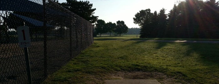 Lion's Park Disc Golf Course is one of Locais curtidos por Jeremy.