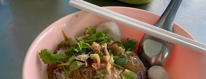 นพรัตน์ ลูกชิ้นเนื้อวัว is one of Beef Noodles.bkk.
